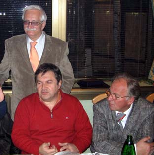 Nebojsa Popov stoji, Petar Rokvic i Milan Alaksic